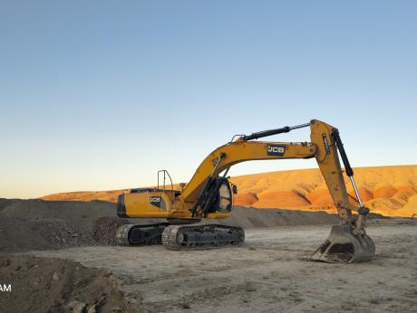 JCB, JS 330