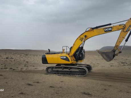 JCB, JS 330