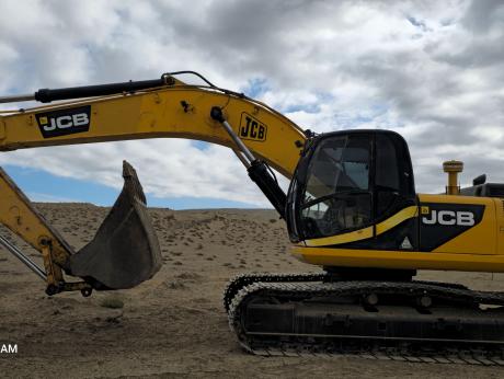 JCB, JS 330