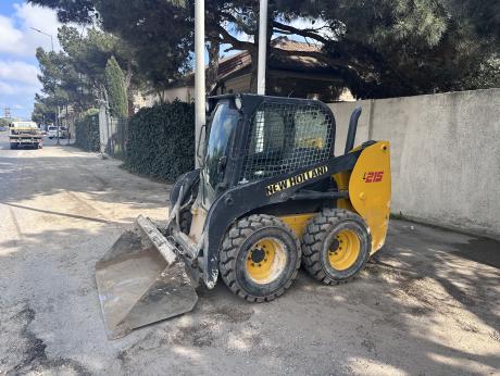 New Holland, L215